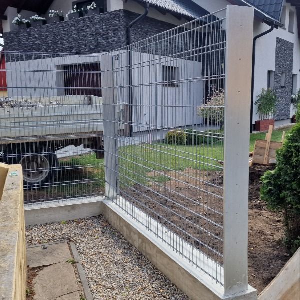 podłoże pod ogrodzenie gabionowe Praktik z betonu